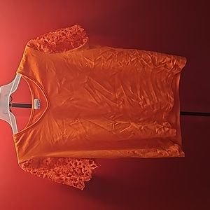 Floral lace sleeve tee